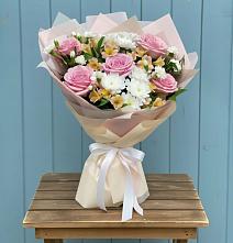 Букет цветов из:  Гвоздики, Орхидеи и Розы в Межевом