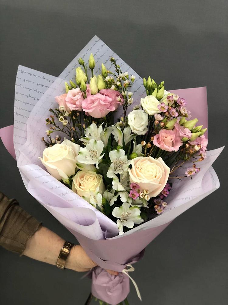 Букет цветов из: Альстромерии, Розы и Лизиантусы в Межевом