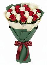 Букет Микс из красных и белых роз в Межевом