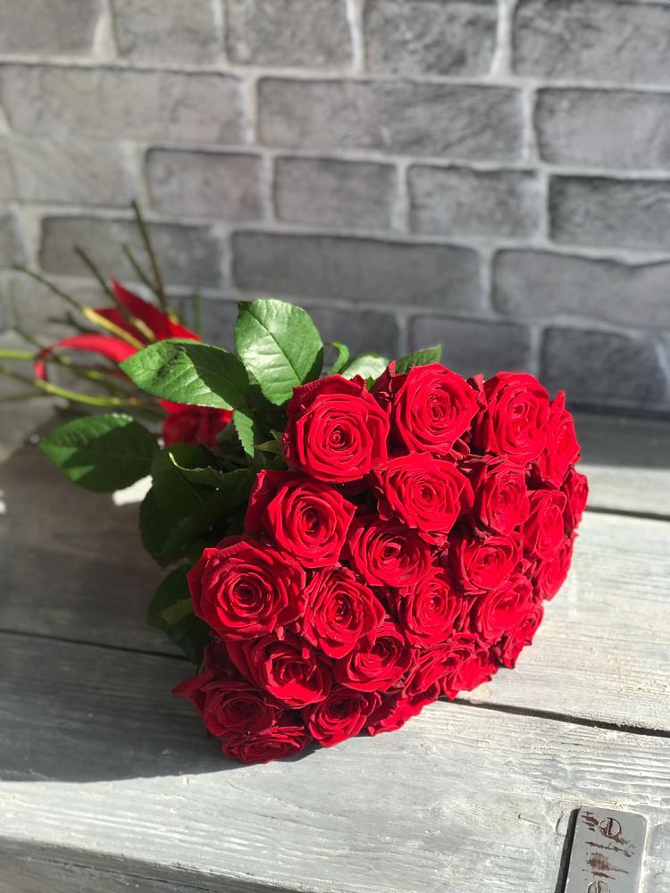 Букет Красные розы Фридом в Межевом