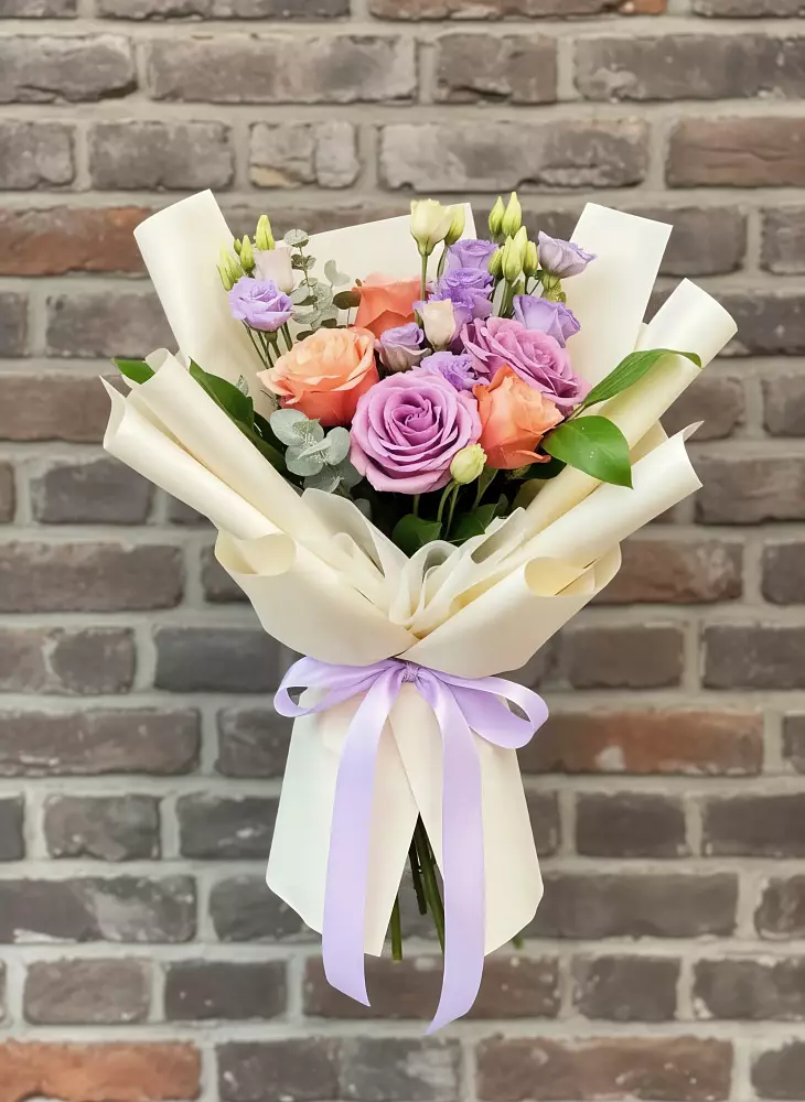 Букет цветов из: Лизиантусы и Розы в Межевом