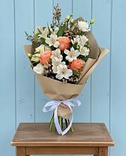 Букет цветов из:  Альстромерии, Лизиантусы, Розы и Хризантемы в Межевом