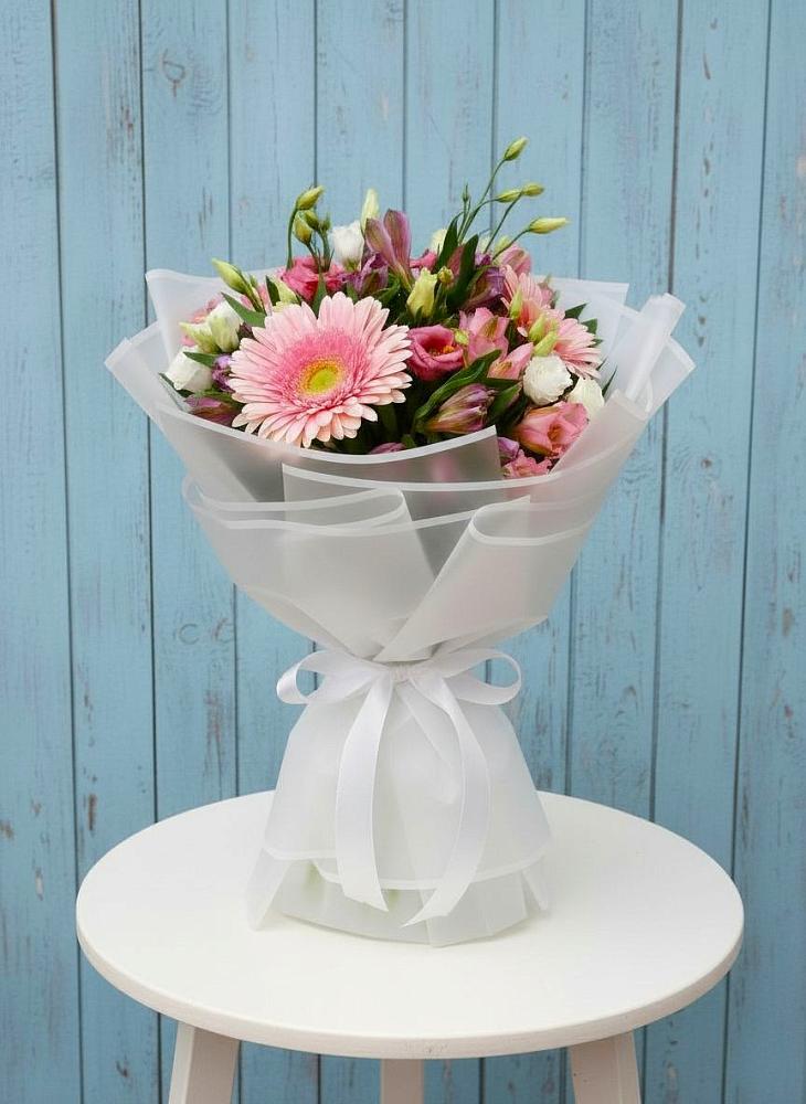 Букет цветов из: Герберы, Альстромерии и Лизиантусы в Межевом