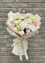 Букет цветов из:  Гвоздики, Розы, Лизиантусы и Хризантемы #REPLACE_PRED# Межевом