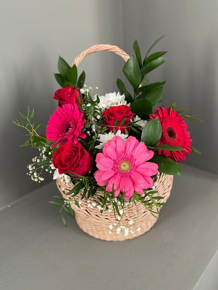 Цветочная композиция из Розы, Хризантемы и Герберы в корзине в Межевом