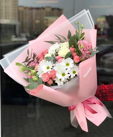 Букет цветов из: Розы, Лизиантусы и Хризантемы в Межевом