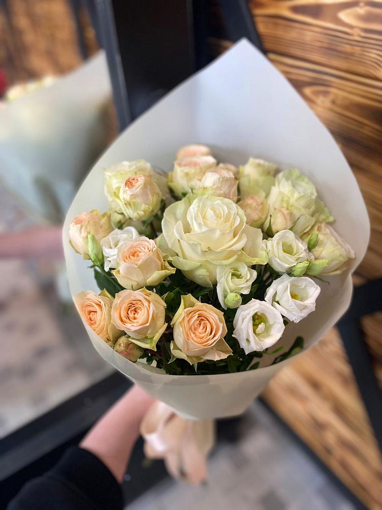 Букет цветов из: Розы и Лизиантусы в Межевом